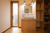 「遊び心を、暮らしの中心に」家族にも猫にも、心地よい空間