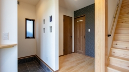 外観も収納も妥協しない、玄関収納が魅力の家造り