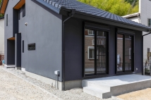 シンプルさが映えるオトナの住空間